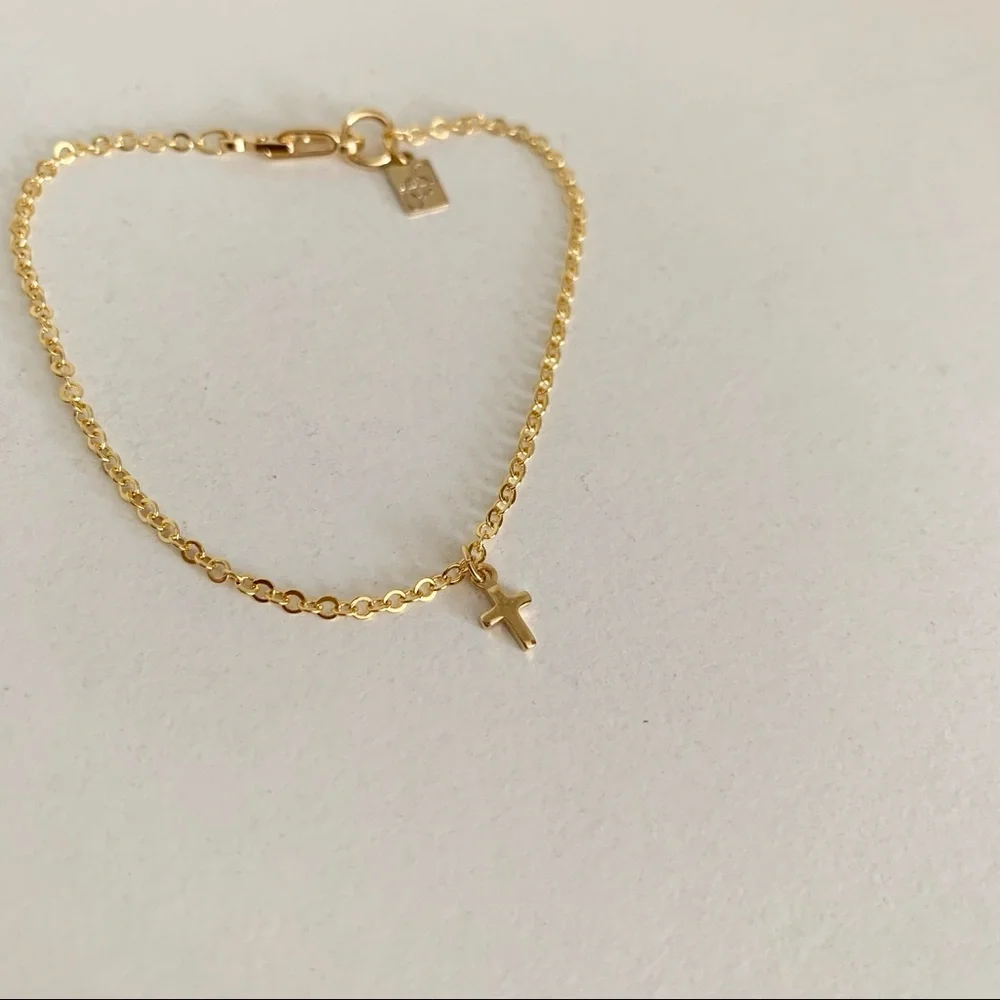 Mini cross bracelet